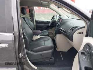 2015 Chrysler Town & Country Touring-L with VIN 2C4RC1CG9FR674238, listed as a IAAI auction lot 41908335 with 138,819 mi miles. Bid and sale history available at carsss.com. Image 5.