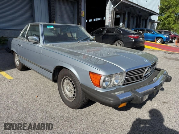 1981 Mercedes-Benz 380 SL z VIN WDBBA45A0BB007602, wystawiony jako IAAI lot #42175344 z przebiegiem 96 861 mil mil oraz . Historia ofert i sprzedaży dostępna na DreamBid. Obrazek 1.
