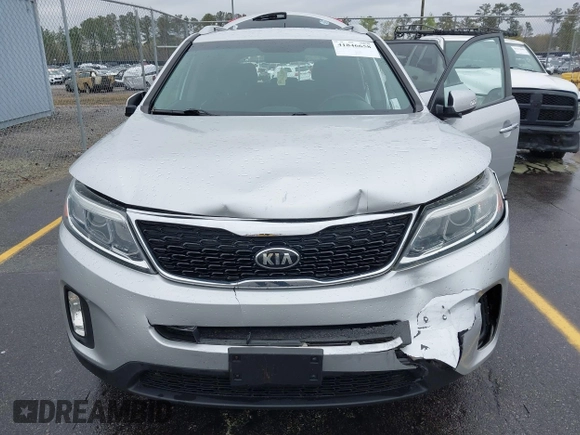 2015 Kia Sorento LX with VIN 5XYKTCA63FG610482, listed as a IAAI auction lot 41846658 with 120,529 mi miles. Bid and sale history available at carsss.com. Image 6.