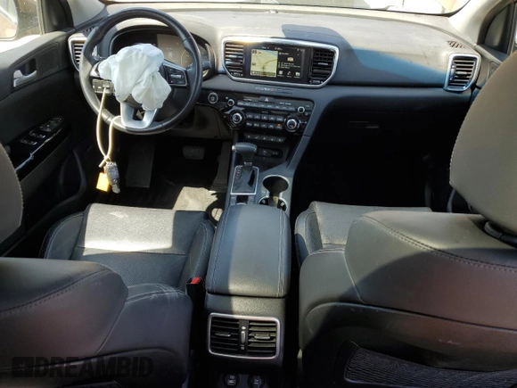 2020 Kia Sportage EX z VIN KNDPN3AC4L7641853, wystawiony jako Copart lot #55013835 z przebiegiem 46 910 mil mil oraz Szkoda całkowita • Salvage title. Historia ofert i sprzedaży dostępna na DreamBid. Obrazek 8.