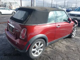 2008 MINI Convertible z VIN WMWRF33568TG18657, wystawiony jako IAAI lot #41584033 z przebiegiem 127 437 mil mil oraz . Historia ofert i sprzedaży dostępna na DreamBid. Obrazek 4.