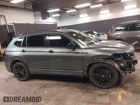 2022 Volkswagen Tiguan SE R-Line Black with VIN 3VV8B7AX1NM111194, listed as a IAAI auction lot 42254124 with 22,748 mi miles and . Bid and sale history available at DreamBid. Image 14.