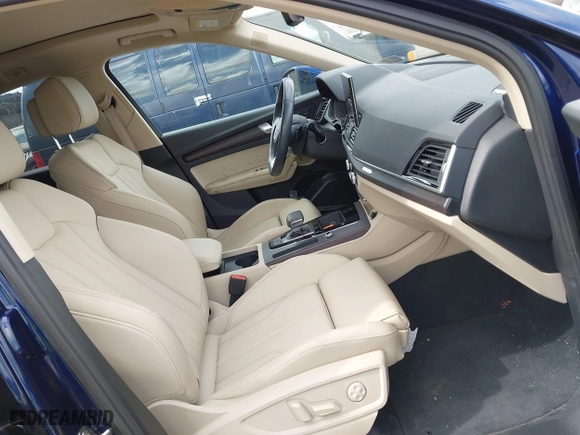 2024 Audi Q5 S line Premium Plus with VIN WA1EAAFY2R2018050, listed as a IAAI auction lot 41887903 with 15,685 mi miles. Bid and sale history available at carsss.com. Image 5.