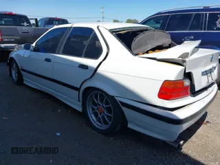 1997 BMW M3 z VIN WBSCD0327VEE11030, wystawiony jako IAAI lot #42306166 z przebiegiem 209 270 mil mil oraz . Historia ofert i sprzedaży dostępna na DreamBid. Obrazek 3.