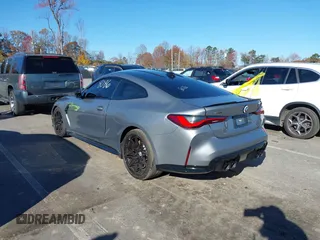2023 BMW M4 Competition xDrive с VIN WBS43AZ01PCM48086, выставлен на аукционе IAAI как лот 40899240 с пробегом 9 597 миль миль и . История ставок и продаж доступна на DreamBid. Изображение 3.