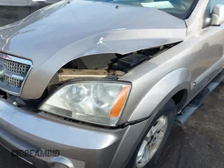 2005 Kia Sorento LX with VIN KNDJD733555359460, listed as a IAAI auction lot 41500228 with 157,649 mi miles. Bid and sale history available at carsss.com. Image 17.