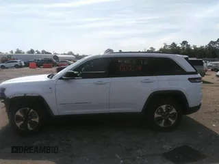 2024 Jeep Grand Cherokee z VIN 1C4RJYB60R8520976, wystawiony jako IAAI lot #42828740 z przebiegiem 33 845 mil mil oraz . Historia ofert i sprzedaży dostępna na DreamBid. Obrazek 14.