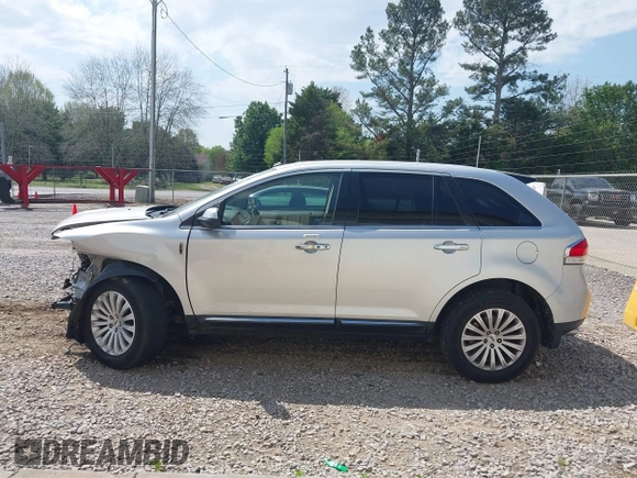 2011 Lincoln MKX with VIN 2LMDJ6JK6BBJ24034, listed as a IAAI auction lot 42006915 with 141,755 mi miles. Bid and sale history available at carsss.com. Image 15.