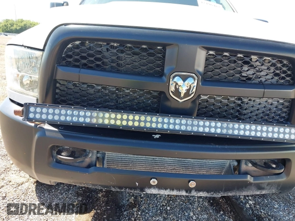 2017 Ram 2500 Tradesman z VIN 3C6UR5CLXHG620105, wystawiony jako IAAI lot #42496482 z przebiegiem 89 150 mil mil oraz . Historia ofert i sprzedaży dostępna na DreamBid. Obrazek 18.