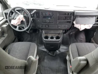 2018 Chevrolet Express Cargo z VIN 1GCWGAFG7J1906965, wystawiony jako Copart lot #56163435 z przebiegiem Nie podano mil oraz Szkoda całkowita • Salvage title. Historia ofert i sprzedaży dostępna na DreamBid. Obrazek 8.