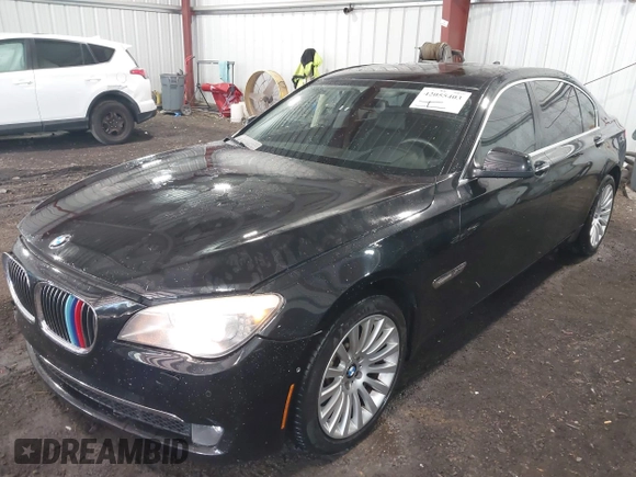 2011 BMW 7 Series 750Li xDrive z VIN WBAKC8C58BC433036, wystawiony jako IAAI lot #42055403 z przebiegiem 92 807 mil mil oraz . Historia ofert i sprzedaży dostępna na DreamBid. Obrazek 17.
