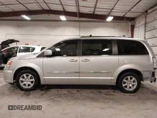 2011 Chrysler Town & Country Touring z VIN 2A4RR5DGXBR723116, wystawiony jako IAAI lot #42156888 z przebiegiem 177 591 mil mil oraz . Historia ofert i sprzedaży dostępna na DreamBid. Obrazek 15.