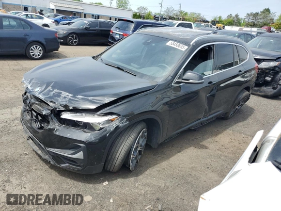 2021 BMW X1 xDrive28i z VIN WBXJG9C07M5S53523, wystawiony jako Copart lot #55450635 z przebiegiem 29 539 mil mil oraz Szkoda całkowita • Salvage title. Historia ofert i sprzedaży dostępna na DreamBid. Obrazek 1.