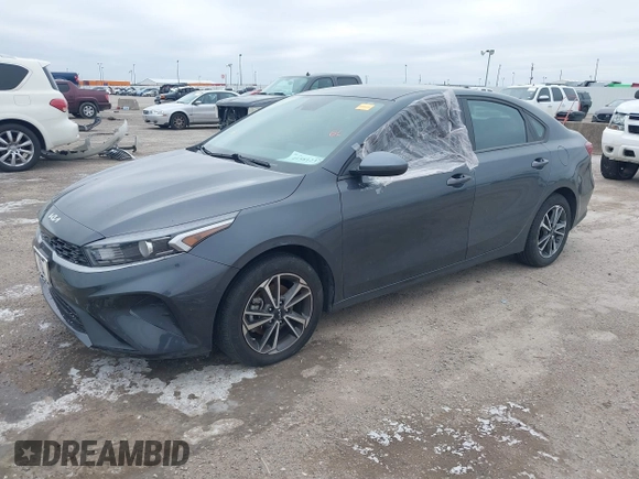 2022 Kia Forte LXS z VIN 3KPF24AD6NE440364, wystawiony jako IAAI lot #41581237 z przebiegiem 52 553 mil mil oraz . Historia ofert i sprzedaży dostępna na DreamBid. Obrazek 2.