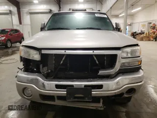 2005 GMC Sierra 2500HD SLT z VIN 1GTHK23275F945912, wystawiony jako Copart lot #84298424 z przebiegiem 241 490 mil mil oraz Szkoda całkowita • Salvage title. Historia ofert i sprzedaży dostępna na DreamBid. Obrazek 5.