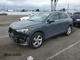 2020 Audi Q3 Premium z VIN WA1AECF38L1095702, wystawiony jako Copart lot #53888035 z przebiegiem 44 414 mil mil oraz Szkoda całkowita • Salvage title. Historia ofert i sprzedaży dostępna na DreamBid. Obrazek 1.