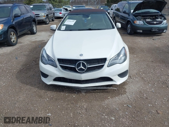 2014 Mercedes-Benz E-Class E 350 with VIN WDDKK5KF9EF241907, listed as a IAAI auction lot 42016399 with 84,650 mi miles. Bid and sale history available at carsss.com. Image 11.