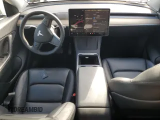 2022 Tesla Model Y Long Range z VIN 7SAYGDEE1NF430383, wystawiony jako Copart lot #56208825 z przebiegiem 60 612 mil mil oraz Szkoda całkowita • Salvage title. Historia ofert i sprzedaży dostępna na DreamBid. Obrazek 8.