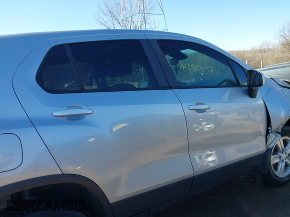 2019 Chevrolet Trax LS with VIN 3GNCJNSB5KL196519, listed as a IAAI auction lot 41686357 with 117,162 mi miles. Bid and sale history available at carsss.com. Image 14.