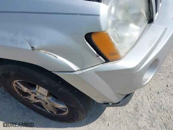 2005 Jeep Grand Cherokee Laredo with VIN 1J4GS48K45C633414, listed as a IAAI auction lot 41797842 with 311,852 mi miles. Bid and sale history available at carsss.com. Image 6.