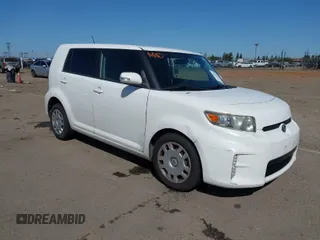 2013 Scion xB with VIN JTLZE4FEXDJ037953, listed as a IAAI auction lot 42002490 with 106,206 mi miles. Bid and sale history available at carsss.com. Image 1.