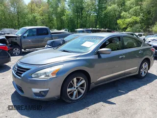 2015 Nissan Altima 2.5 z VIN 1N4AL3AP8FC148631, wystawiony jako IAAI lot #42233849 z przebiegiem 131 225 mil mil oraz . Historia ofert i sprzedaży dostępna na DreamBid. Obrazek 2.
