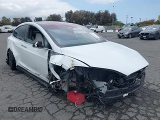 2018 Tesla Model X 75D with VIN 5YJXCBE24JF133620, listed as a IAAI auction lot 33093552 with 56,817 mi miles. Bid and sale history available at carsss.com. Image 1.