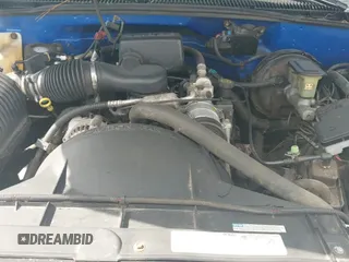 1997 Chevrolet Silverado 1500 z VIN 1GCEC14W5VZ119263, wystawiony jako IAAI lot #43302466 z przebiegiem 111 385 mil mil oraz . Historia ofert i sprzedaży dostępna na DreamBid. Obrazek 19.