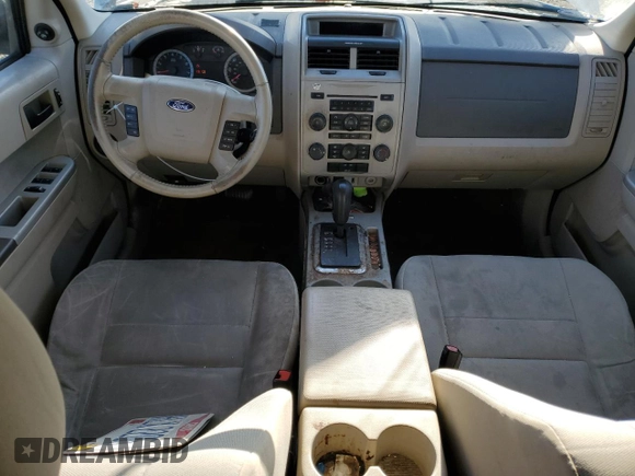 2011 Ford Escape XLT z VIN 1FMCU9DG4BKA85540, wystawiony jako Copart lot #50682125 z przebiegiem 183 747 mil mil oraz Czysty tytuł • Clean title. Historia ofert i sprzedaży dostępna na DreamBid. Obrazek 8.