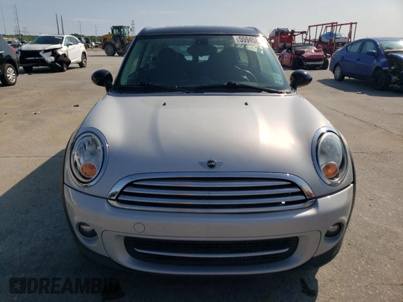 2013 MINI Clubman z VIN WMWZF3C50DT489385, wystawiony jako Copart lot #55945825 z przebiegiem 96 607 mil mil oraz Szkoda całkowita • Salvage title. Historia ofert i sprzedaży dostępna na DreamBid. Obrazek 5.