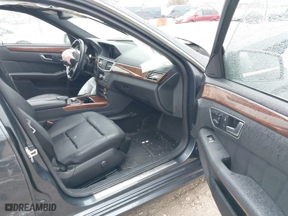 2013 Mercedes-Benz E-Class E 350 Luxury with VIN WDDHF8JB7DA766166, listed as a IAAI auction lot 40853067 with 46,049 mi miles. Bid and sale history available at carsss.com. Image 5.