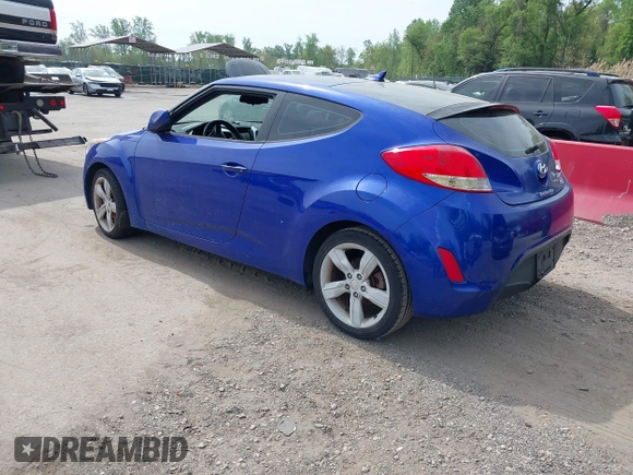 2014 Hyundai Veloster with VIN KMHTC6AD2EU184927, listed as a IAAI auction lot 42133499 with 103,499 mi miles. Bid and sale history available at carsss.com. Image 3.