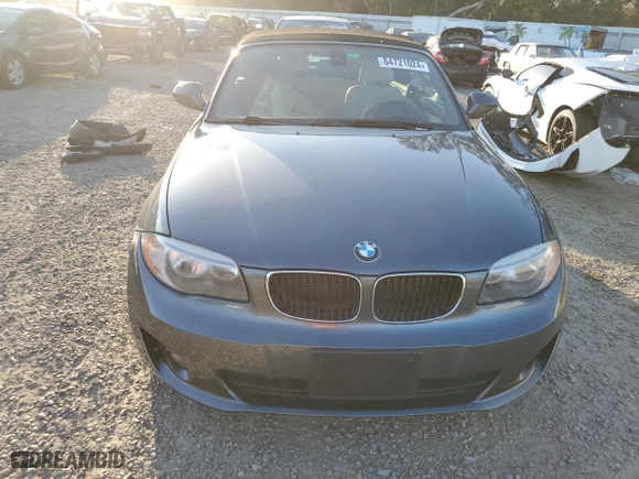 2013 BMW 1 Series 128i with VIN WBAUL7C53DVU09527, listed as a Copart auction lot 84721024 with 6,986 mi miles and Salvage Title. Bid and sale history available at carsss.com. Image 5.