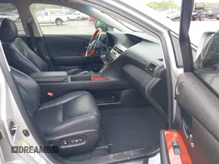 2012 Lexus RX 350 z VIN 2T2BK1BA8CC125896, wystawiony jako IAAI lot #42172775 z przebiegiem 151 531 mil mil oraz . Historia ofert i sprzedaży dostępna na DreamBid. Obrazek 5.