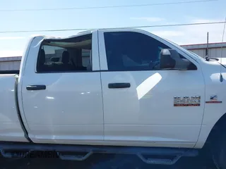 2013 Ram 2500 Tradesman z VIN 3C6UR5CL4DG529793, wystawiony jako IAAI lot #42029361 z przebiegiem 205 066 mil mil oraz . Historia ofert i sprzedaży dostępna na DreamBid. Obrazek 13.