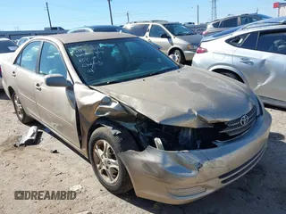 2002 Toyota Camry LE z VIN 4T1BE32K02U051709, wystawiony jako IAAI lot #41485620 z przebiegiem 232 876 mil mil oraz . Historia ofert i sprzedaży dostępna na DreamBid. Obrazek 1.