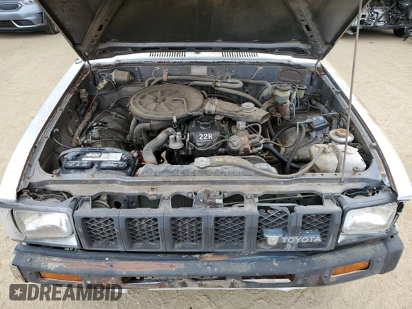 1983 Toyota Pickup z VIN JT4RN48S2D0070935, wystawiony jako Copart lot #50933245 z przebiegiem 50 699 mil mil oraz Czysty tytuł • Clean title. Historia ofert i sprzedaży dostępna na DreamBid. Obrazek 11.