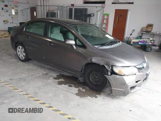2009 Honda Civic LX z VIN 1HGFA16569L005295, wystawiony jako IAAI lot #42301901 z przebiegiem 177 473 mil mil oraz . Historia ofert i sprzedaży dostępna na DreamBid. Obrazek 1.