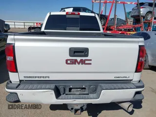 2019 GMC Sierra 2500HD Denali with VIN 1GT12SEY8KF139611, listed as a IAAI auction lot 41641028 with 69,776 mi miles. Bid and sale history available at carsss.com. Image 16.