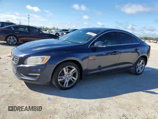 2014 Volvo S60 T5 z VIN YV1612FSXE1297575, wystawiony jako Copart lot #46664245 z przebiegiem 128 429 mil mil oraz Szkoda całkowita • Salvage title. Historia ofert i sprzedaży dostępna na DreamBid. Obrazek 1.