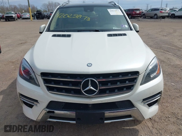 2015 Mercedes-Benz M 400 z VIN 4JGDA5GB1FA573460, wystawiony jako IAAI lot #42025873 z przebiegiem 156 008 mil mil oraz . Historia ofert i sprzedaży dostępna na DreamBid. Obrazek 6.