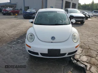 2010 Volkswagen Beetle with VIN 3VWPW3AG0AM027009, listed as a Copart auction lot 60617775 with 113,078 mi miles and Salvage title. Bid and sale history available at DreamBid. Image 5.