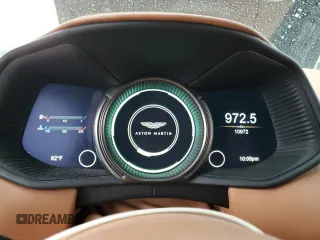 2020 Aston Martin DB11 z VIN SCFRMFCWXLGM09361, wystawiony jako Copart lot #74208744 z przebiegiem 10 972 mil mil oraz Szkody całkowita. Historia ofert i sprzedaży dostępna na DreamBid. Obrazek 9.