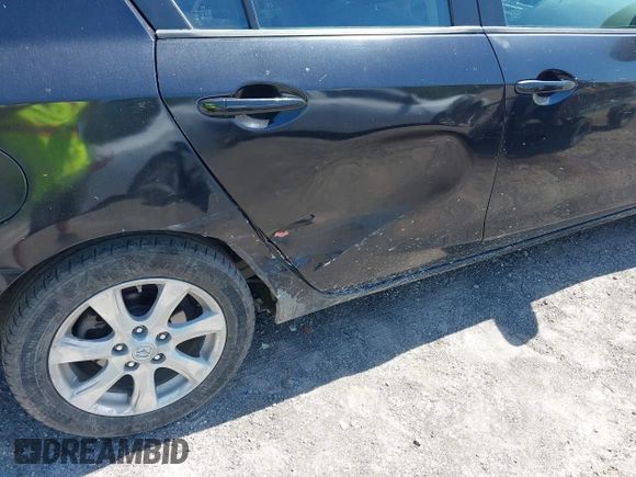 2011 Mazda 3 i Touring z VIN JM1BL1VG3B1398409, wystawiony jako IAAI lot #42281126 z przebiegiem 134 001 mil mil oraz . Historia ofert i sprzedaży dostępna na DreamBid. Obrazek 6.