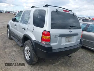 2002 Ford Escape XLT Choice with VIN 1FMYU04152KA39941, listed as a IAAI auction lot 41753639 with 209,016 mi miles. Bid and sale history available at carsss.com. Image 3.