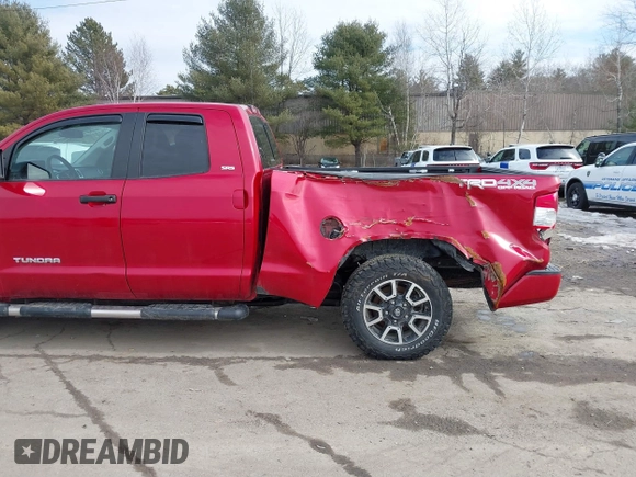 2017 Toyota Tundra SR z VIN 5TFUY5F14HX666949, wystawiony jako IAAI lot #41685402 z przebiegiem 108 628 mil mil oraz . Historia ofert i sprzedaży dostępna na DreamBid. Obrazek 6.