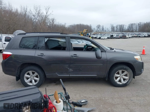 2009 Toyota Highlander z VIN JTEES41A892132371, wystawiony jako IAAI lot #41894317 z przebiegiem 155 940 mil mil oraz . Historia ofert i sprzedaży dostępna na DreamBid. Obrazek 13.