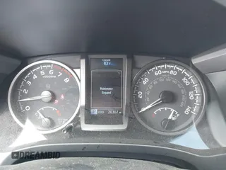 2023 Toyota Tacoma SR5 z VIN 3TYDZ5BNXPT024914, wystawiony jako IAAI lot #41302756 z przebiegiem 20 307 mil mil oraz . Historia ofert i sprzedaży dostępna na DreamBid. Obrazek 7.