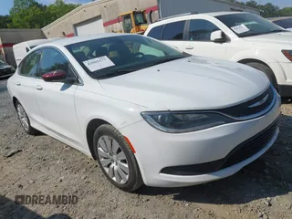 2015 Chrysler 200 LX z VIN 1C3CCCFB1FN550791, wystawiony jako IAAI lot #42065173 z przebiegiem 82 000 mil mil oraz . Historia ofert i sprzedaży dostępna na DreamBid. Obrazek 1.