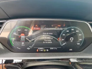 2019 Audi e-tron Prestige с VIN WA1VABGE1KB011946, выставлен на аукционе Copart как лот 56902655 с пробегом 43 898 миль миль и Списание • Salvage title. История ставок и продаж доступна на DreamBid. Изображение 9.